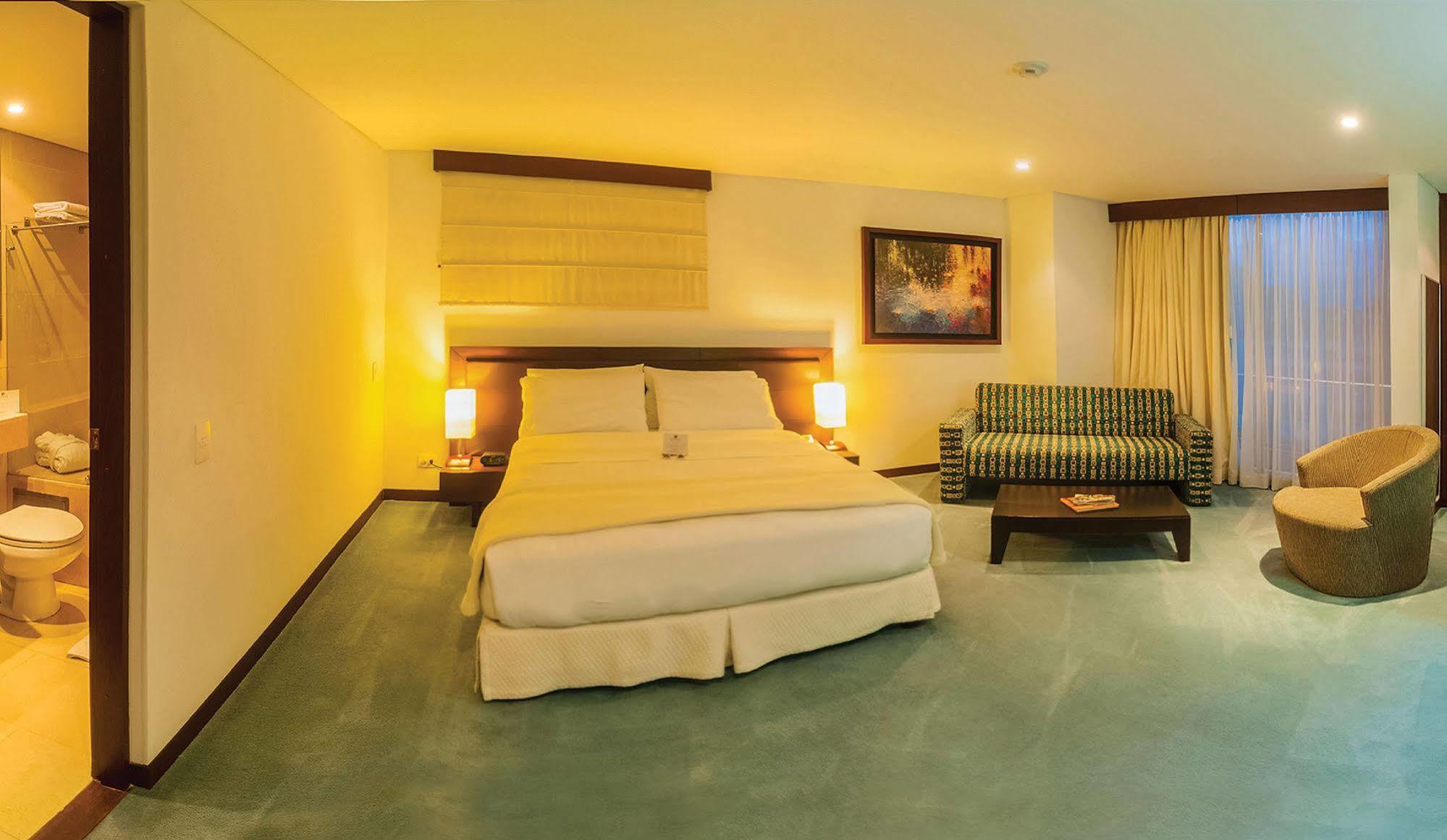 Blue Suites Hotel Bogota Bagian luar foto